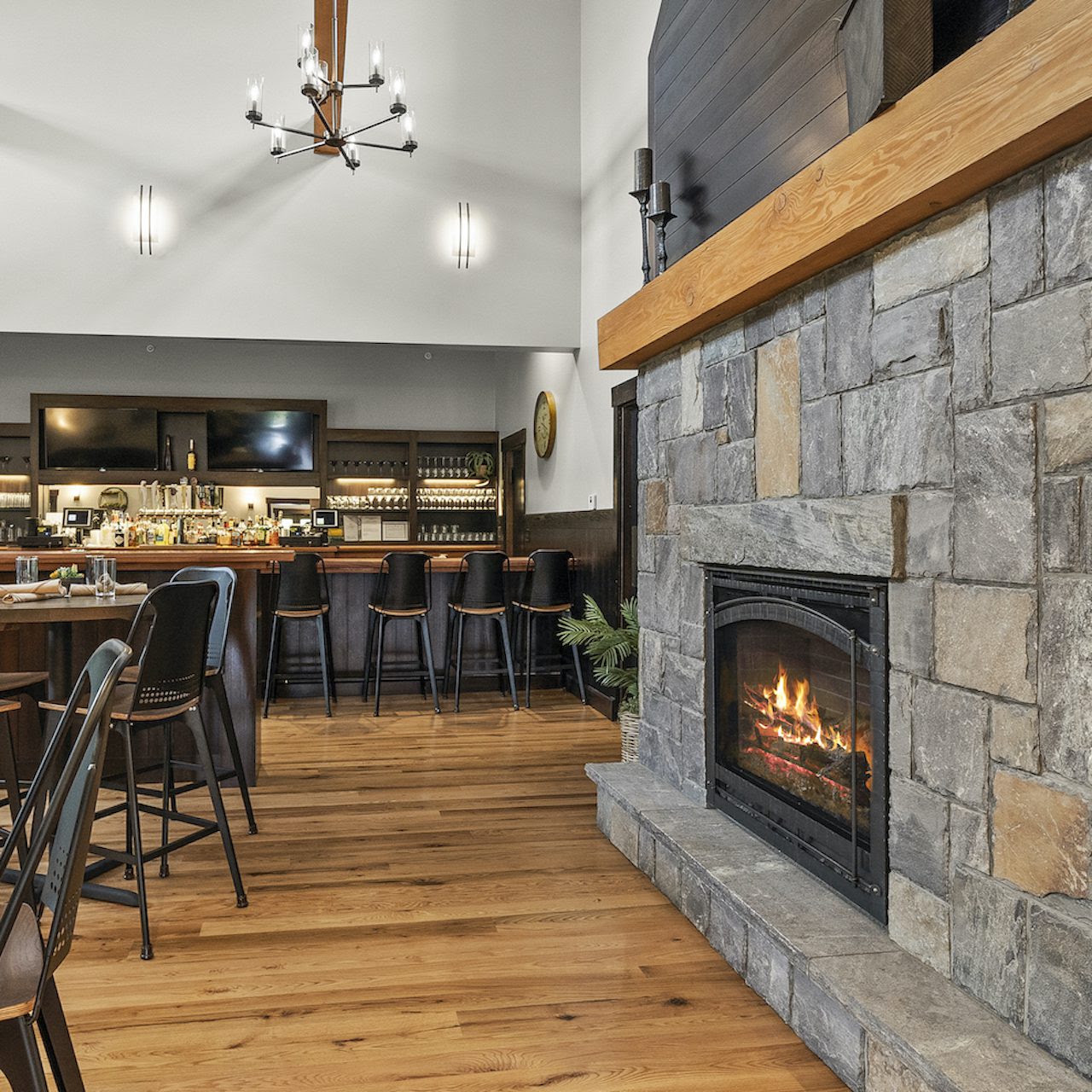 Seymour’s restaurant and fireplce